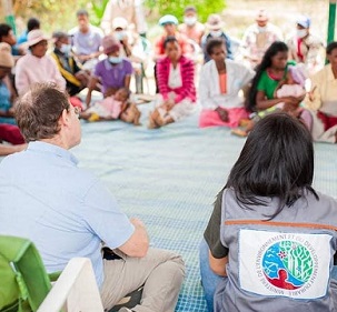 Minister Raharinirina and British Ambassador David Ashley discuss efforts to slow deforestation with people living near Madagascar’s rainforest. Credit: Forest4Climate&People, Author provided