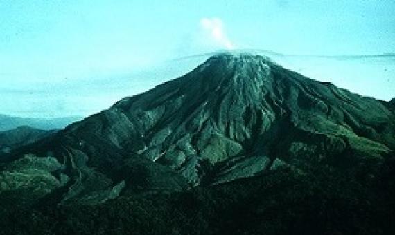 Bagana Volcano, Bougainville. Photo courtesy of Jack Lockwood, U.S. Geological Survey. 