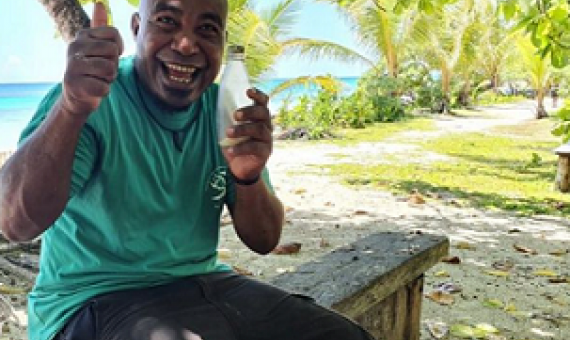 Steven Amos was sorting through rubbish collected from beaches when he stumbled on a glass bottle containing a hand-written letter.(Supplied: Conflict Islands Conservation Initiative)