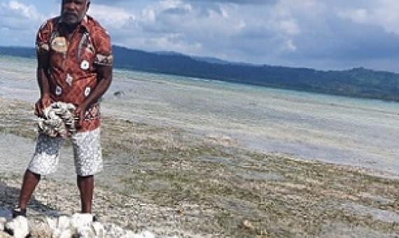 Chief Maserei with clam shell. Credit - Hilaire Bule, www.dailypost.vu