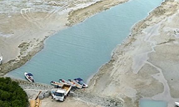 Malolo island reef dredging, Fiji. Credit - www.fijivillage.com