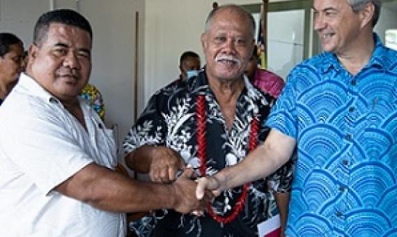 Rev. Liua Savaiinaea, Leaupepe F. Amosa and U.N.D.P's Resident Representative, Jorn Sorensen. Photo: Vaitogi A. Matafeo