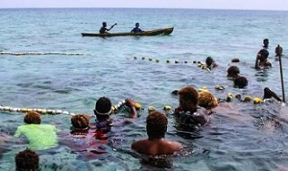 Men from Fumamato’o and nearby communities came together to fish when the open-and-close area was opened. Photo: WorldFish/Bira'au Wilson Saeni.